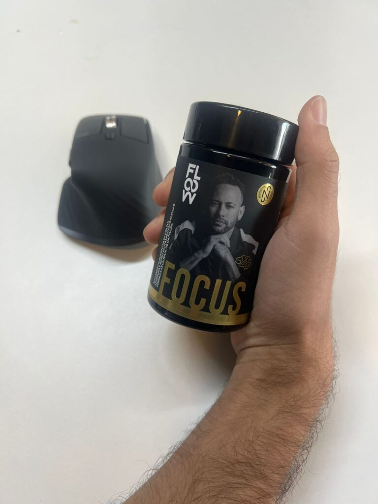 Bento R. segurando Focus Floow